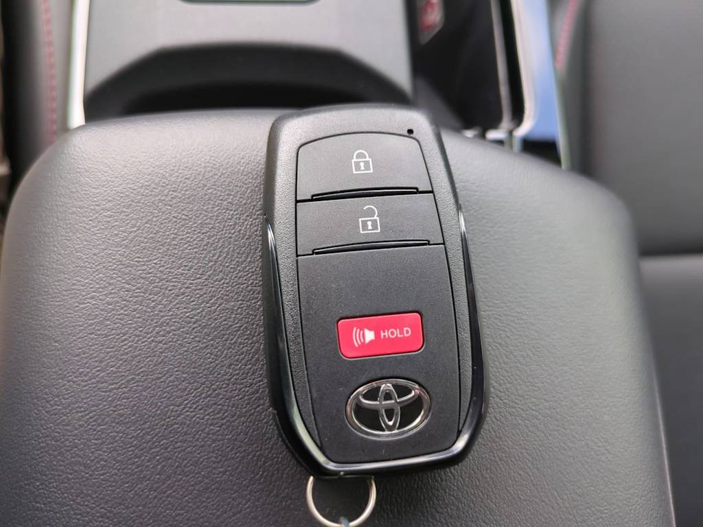 Thumbnail: 2026 Toyota Prius v - 16