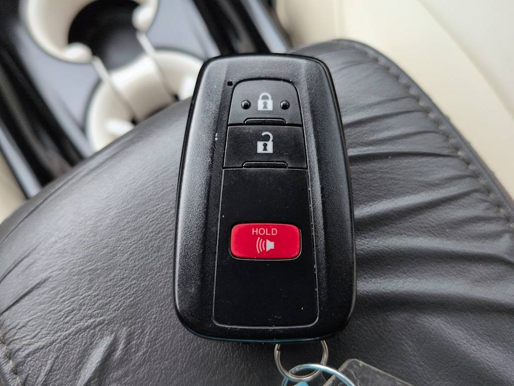 Thumbnail: 2016 Toyota Prius - 15
