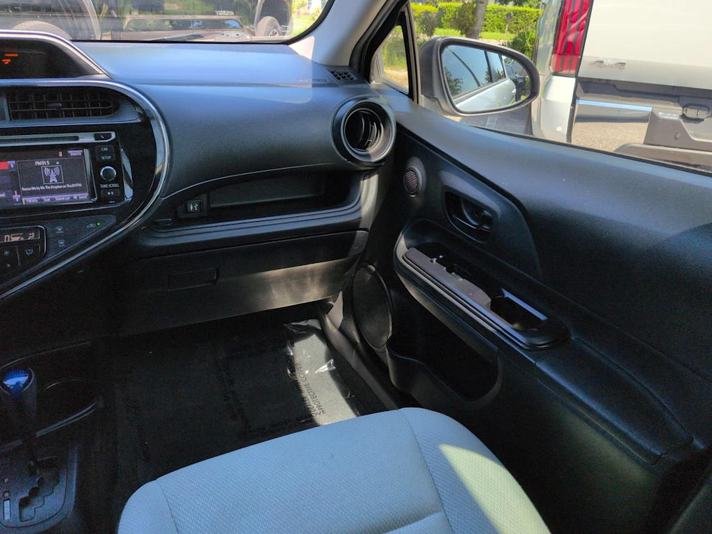 Thumbnail: 2018 Toyota Prius c - 12