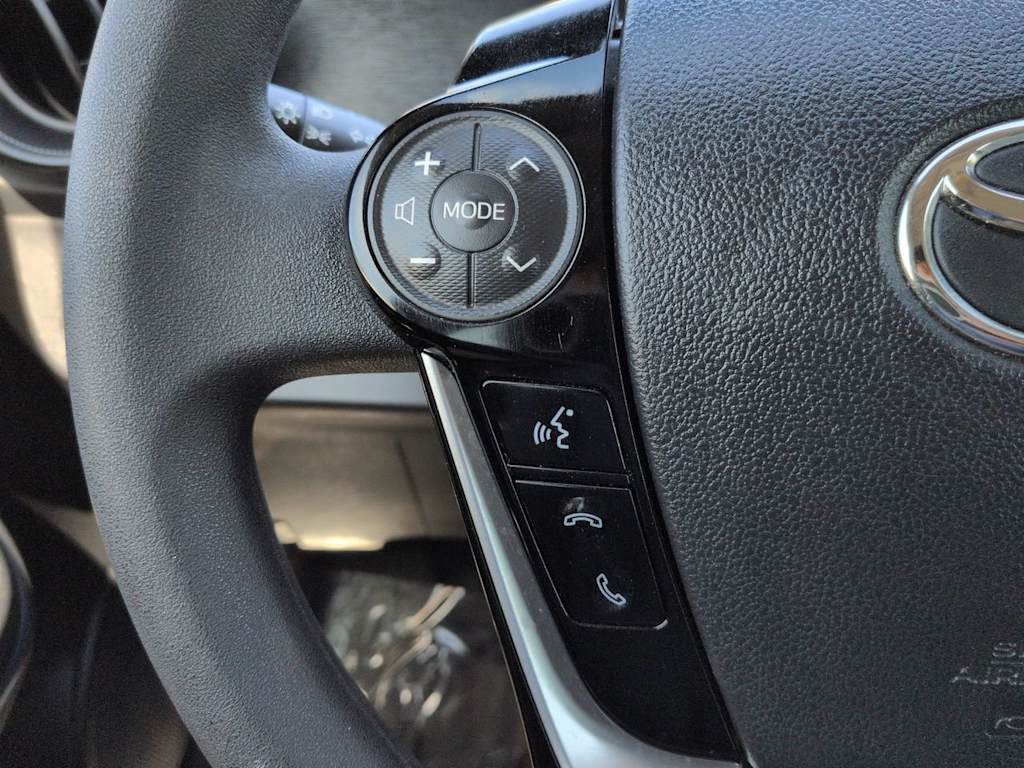 Thumbnail: 2018 Toyota Prius c - 23