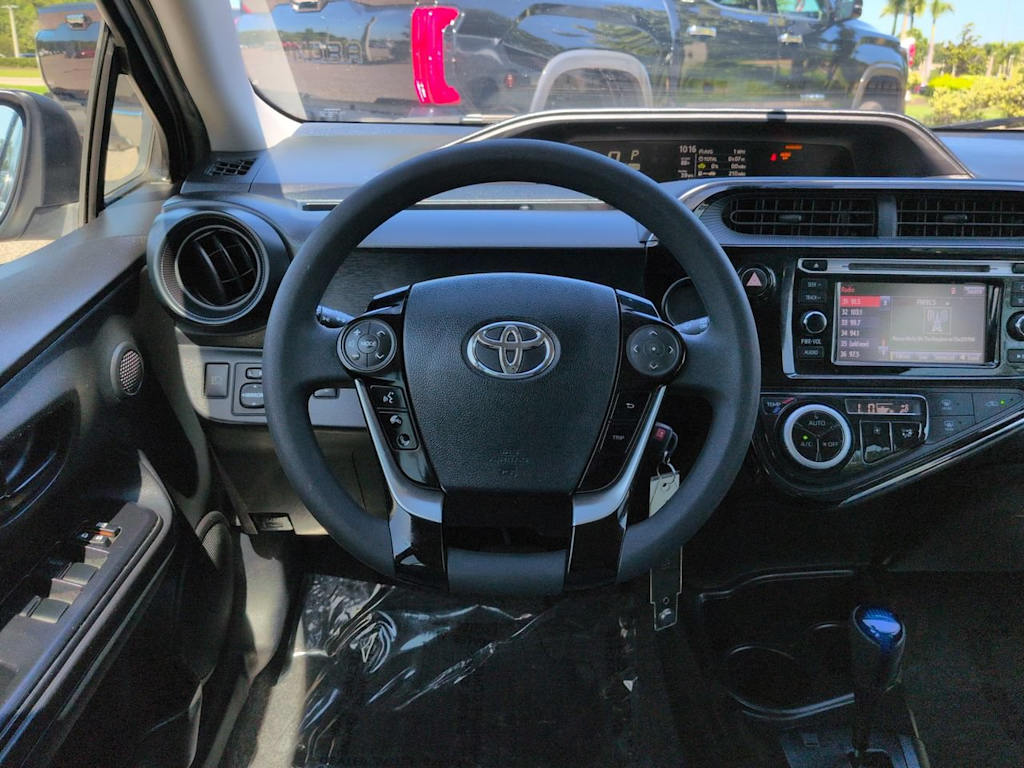Thumbnail: 2018 Toyota Prius c - 8