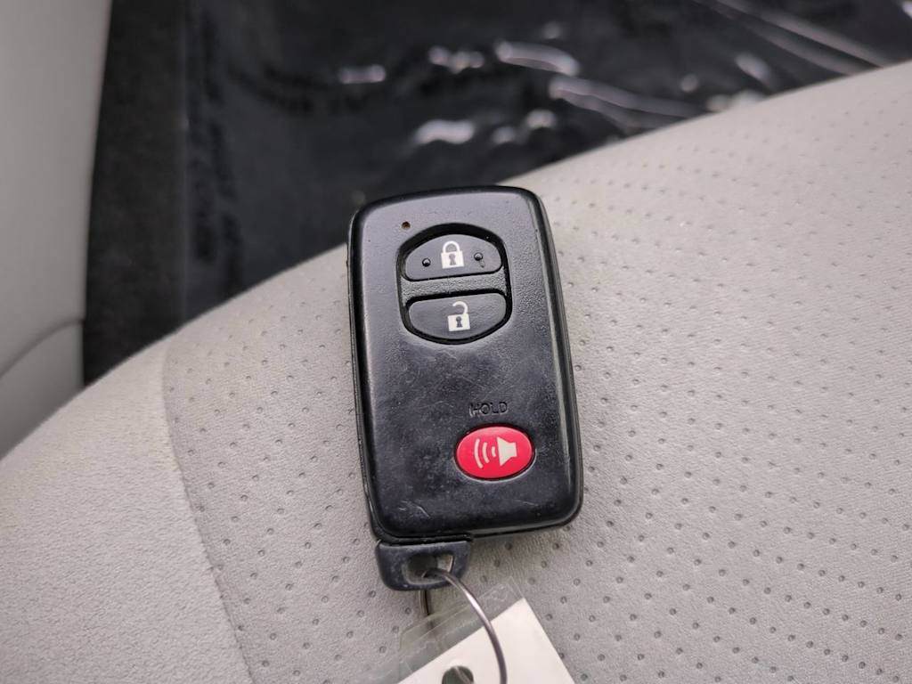 Thumbnail: 2012 Toyota Prius - 16