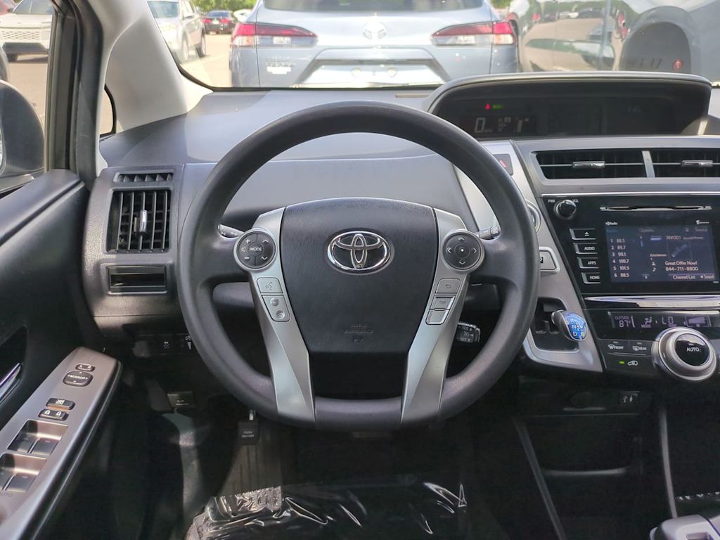 Thumbnail: 2015 Toyota Prius v - 8