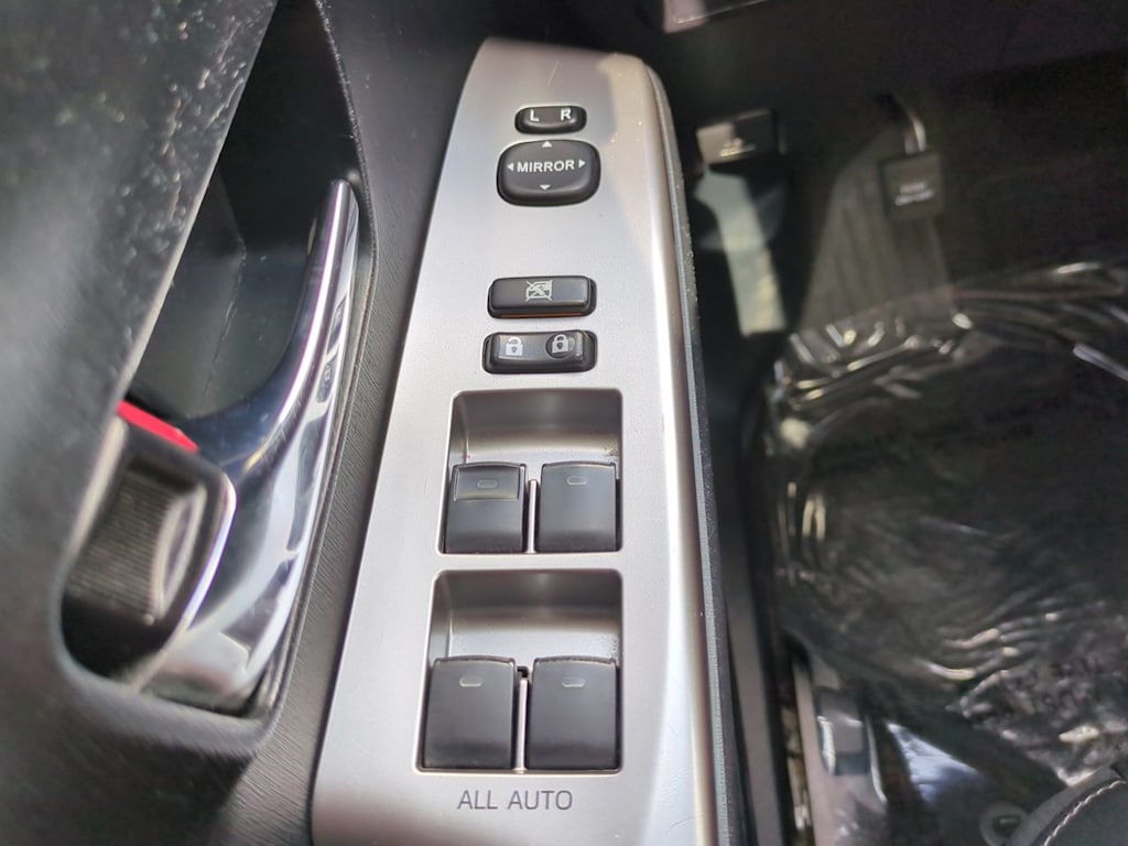 Thumbnail: 2015 Toyota Prius v - 24