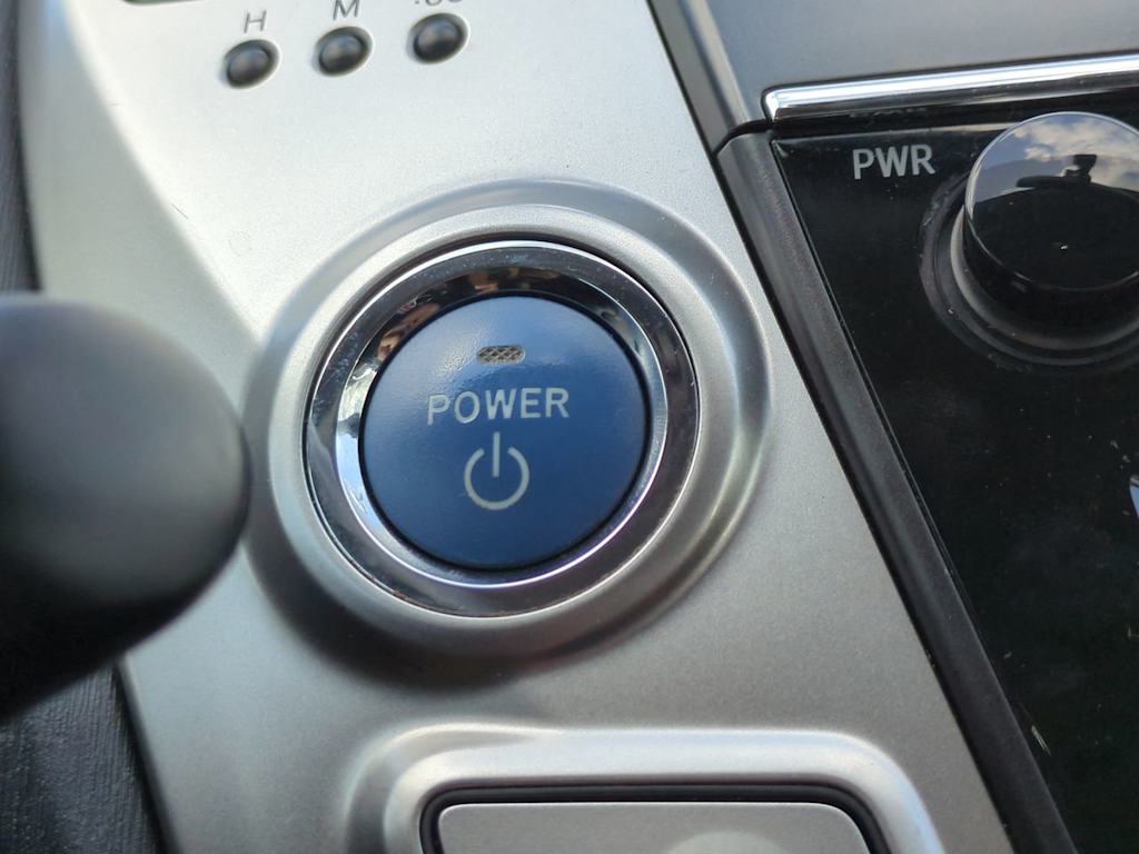Thumbnail: 2015 Toyota Prius v - 27