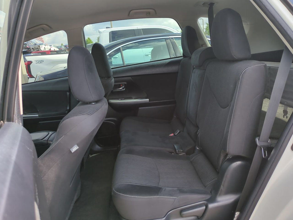 Thumbnail: 2015 Toyota Prius v - 20