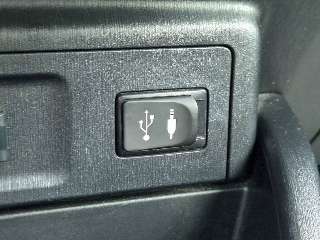 Thumbnail: 2015 Toyota Prius v - 23