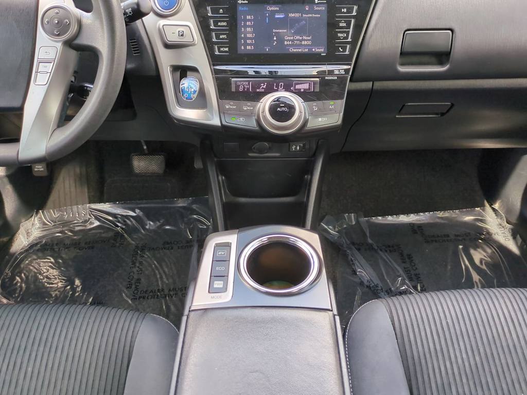 Thumbnail: 2015 Toyota Prius v - 12