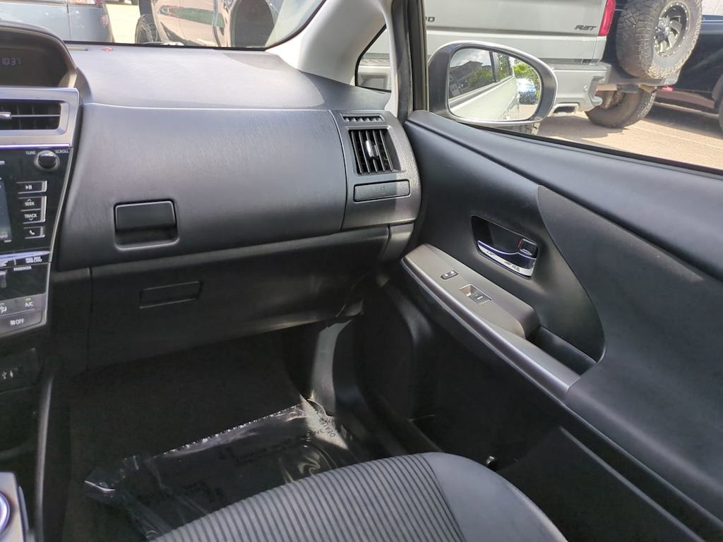 Thumbnail: 2015 Toyota Prius v - 11