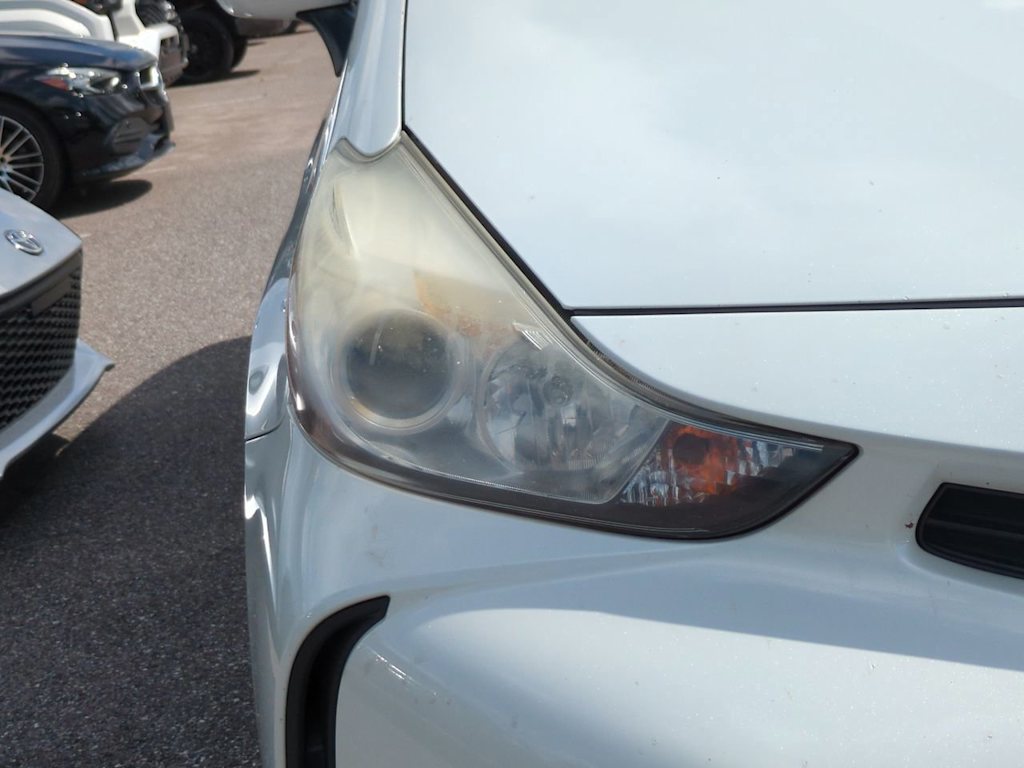 Thumbnail: 2015 Toyota Prius v - 18