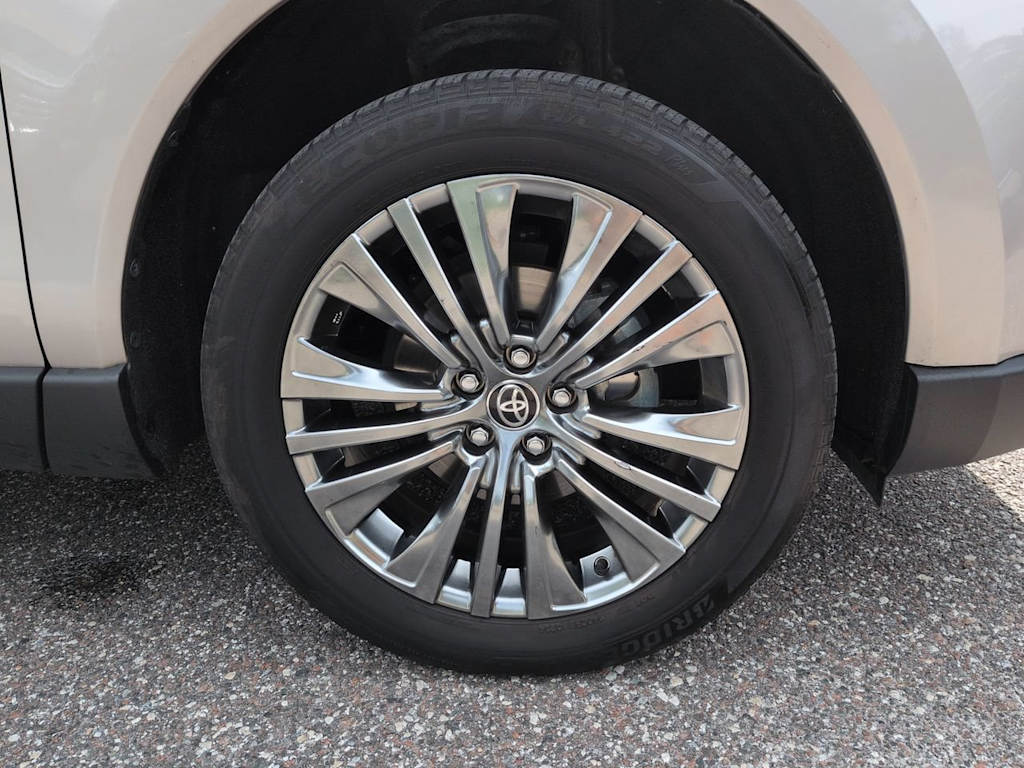 Thumbnail: 2024 Toyota Venza - 8
