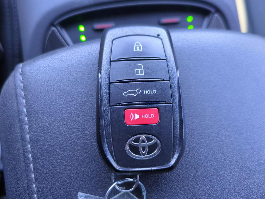 Thumbnail: 2024 Toyota Venza - 16