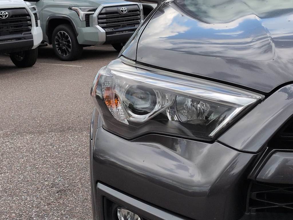 Thumbnail: 2022 Toyota 4Runner - 17