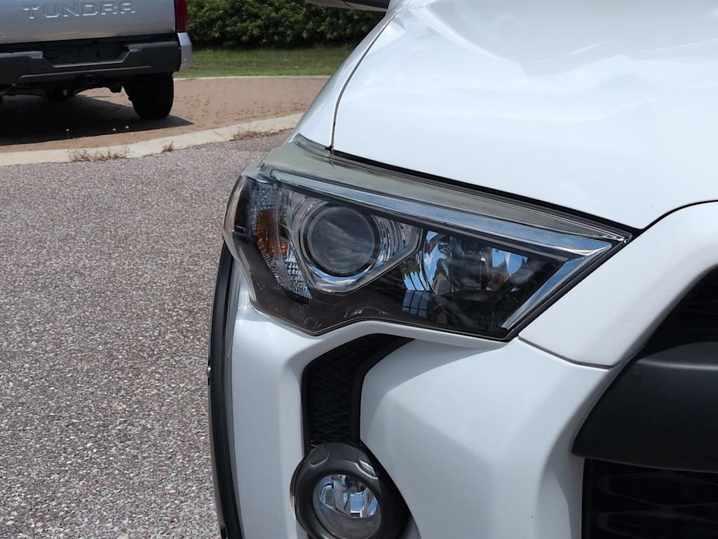 Thumbnail: 2018 Toyota 4Runner - 17