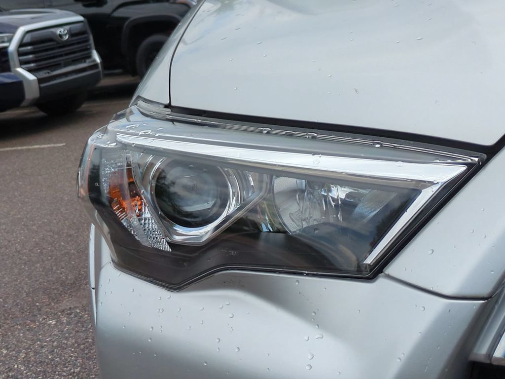 Thumbnail: 2021 Toyota 4Runner - 18