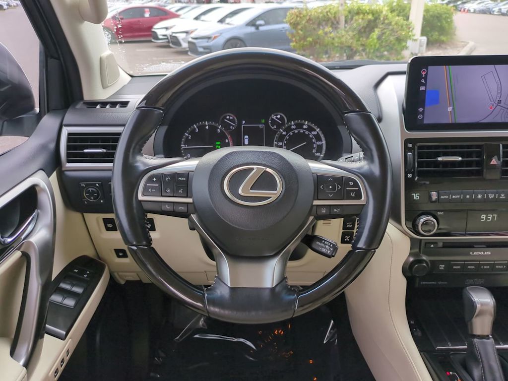 Thumbnail: 2022 Lexus GX - 9