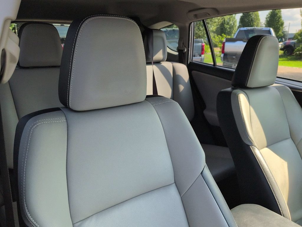 Thumbnail: 2018 Toyota RAV4 - 9