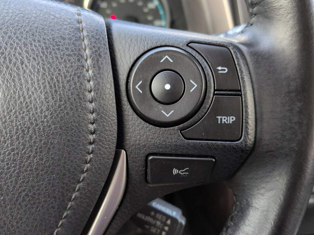 Thumbnail: 2018 Toyota RAV4 - 28