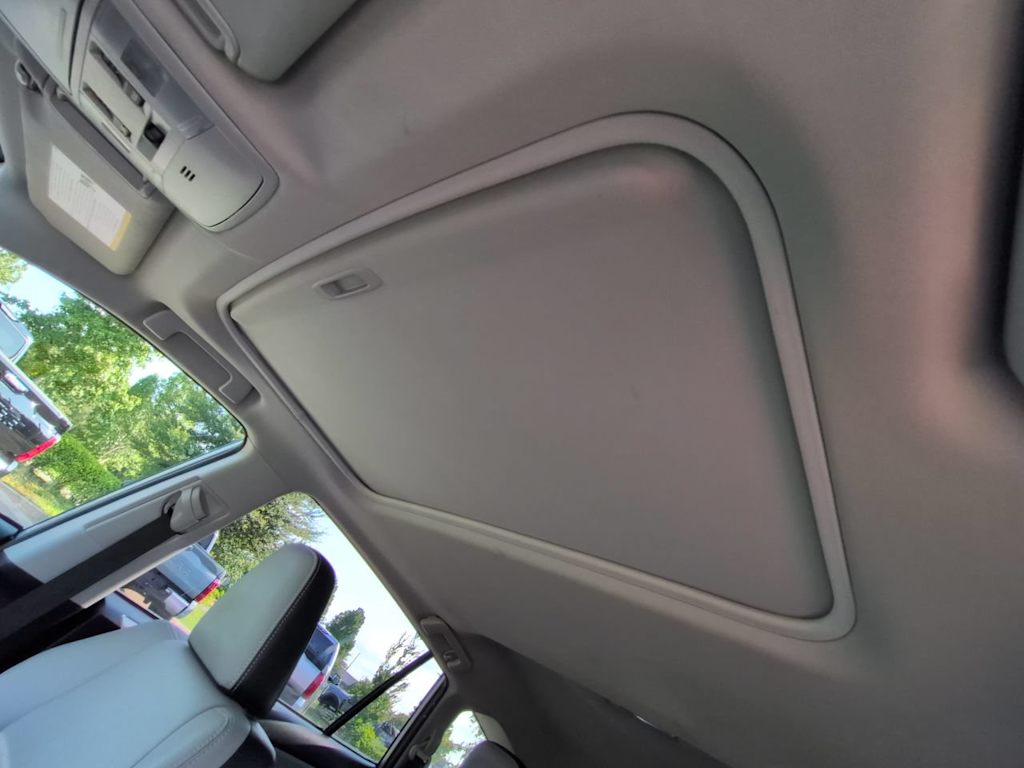 Thumbnail: 2018 Toyota RAV4 - 21