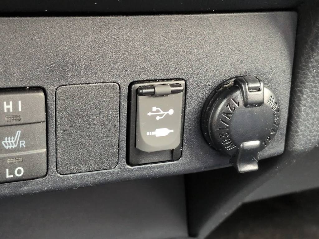 Thumbnail: 2018 Toyota RAV4 - 24