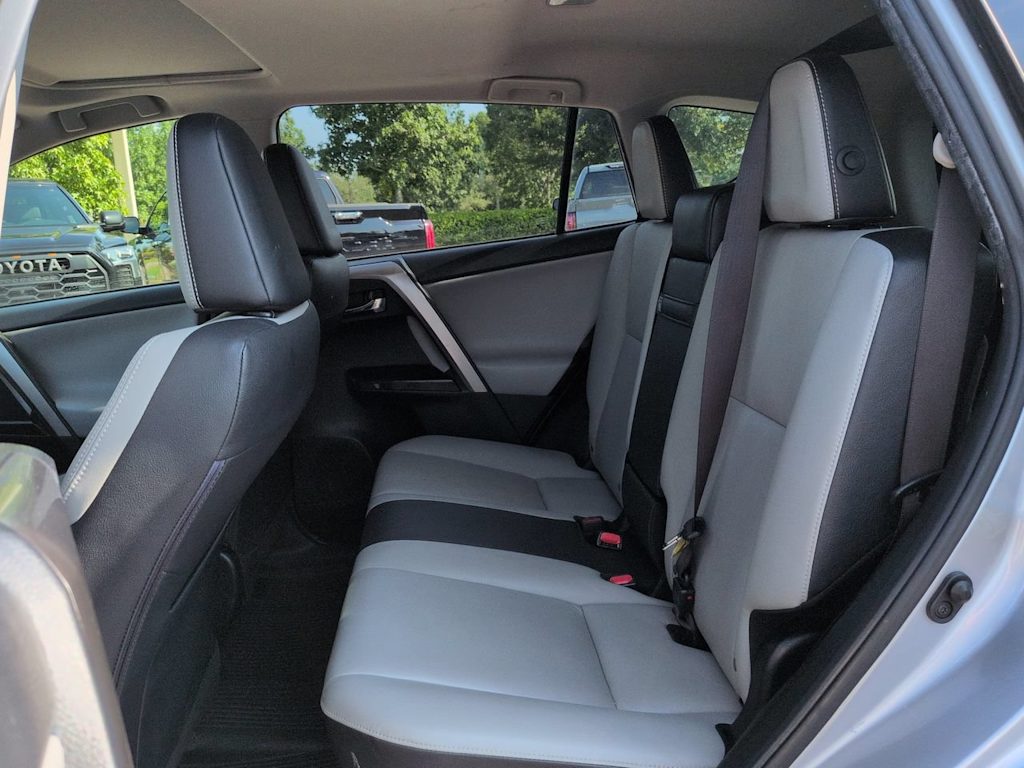 Thumbnail: 2018 Toyota RAV4 - 11