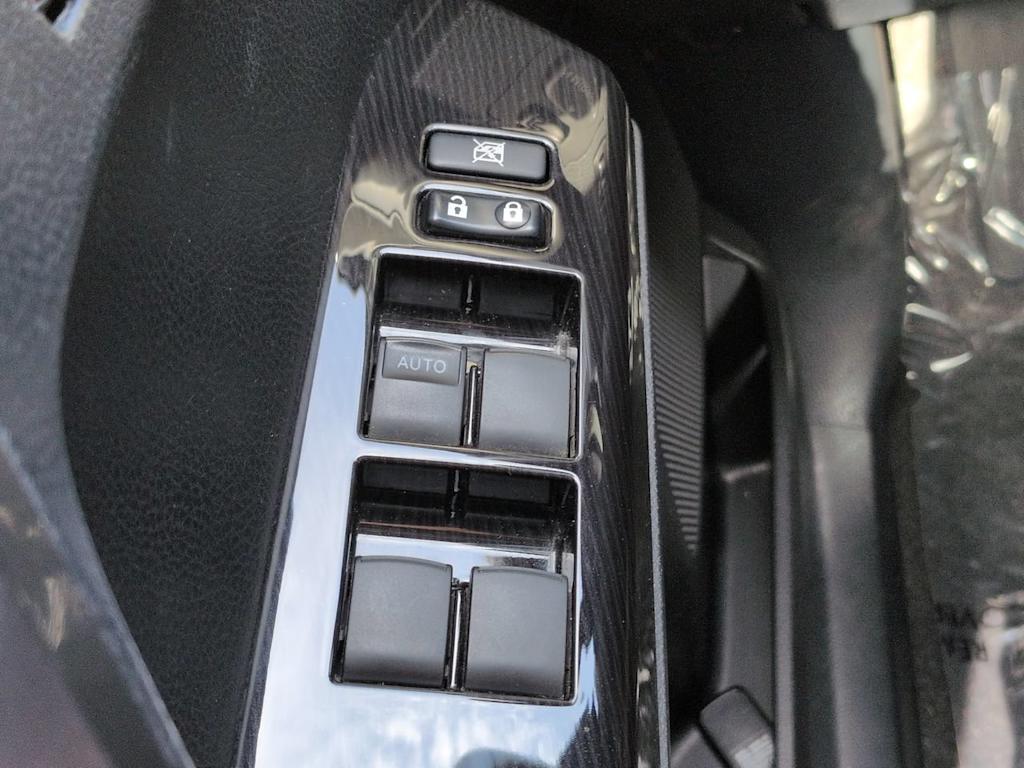 Thumbnail: 2018 Toyota RAV4 - 25