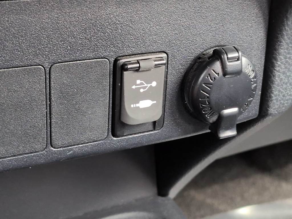 Thumbnail: 2018 Toyota RAV4 - 23