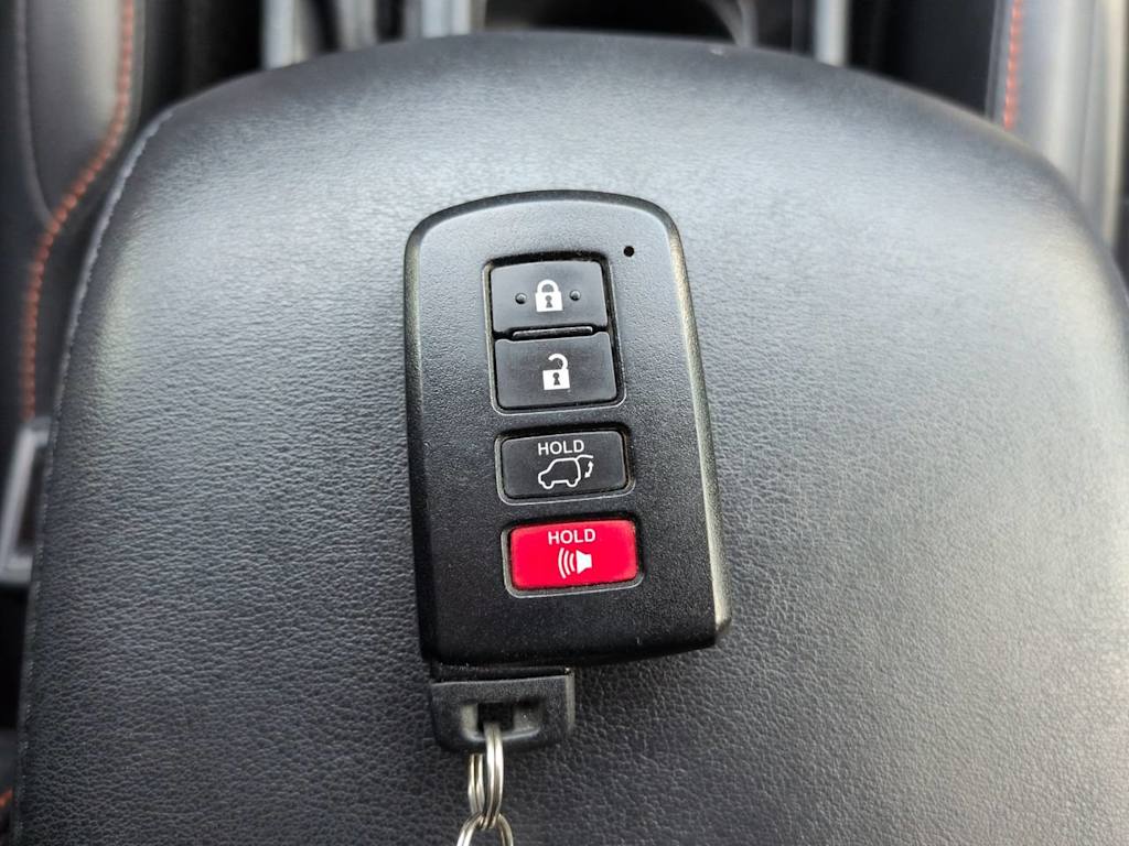Thumbnail: 2018 Toyota RAV4 - 16