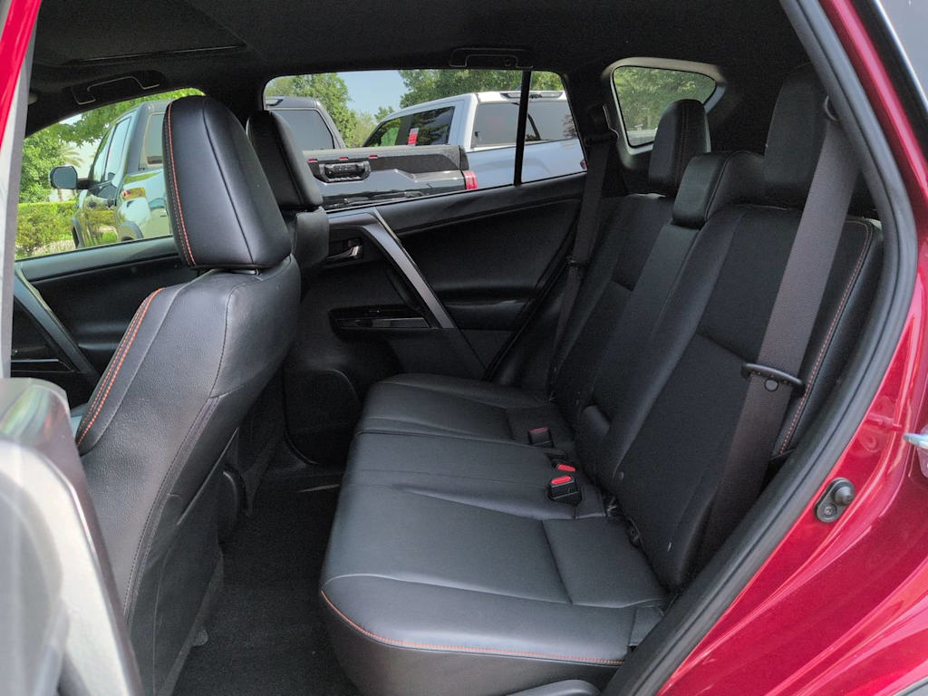 Thumbnail: 2018 Toyota RAV4 - 11