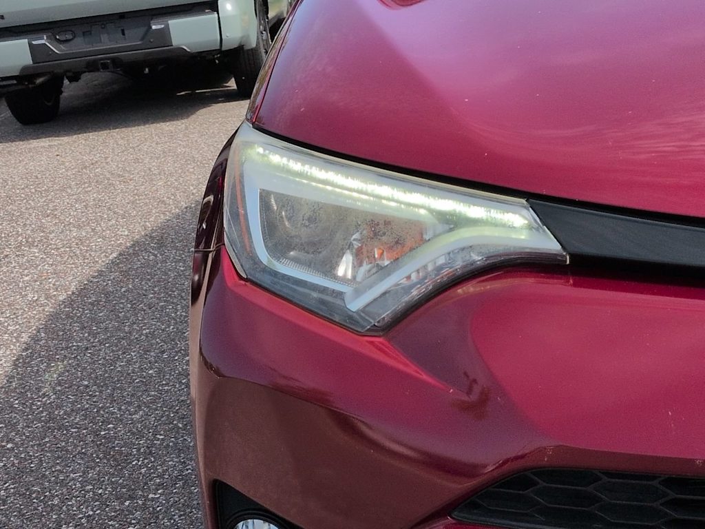 Thumbnail: 2018 Toyota RAV4 - 19
