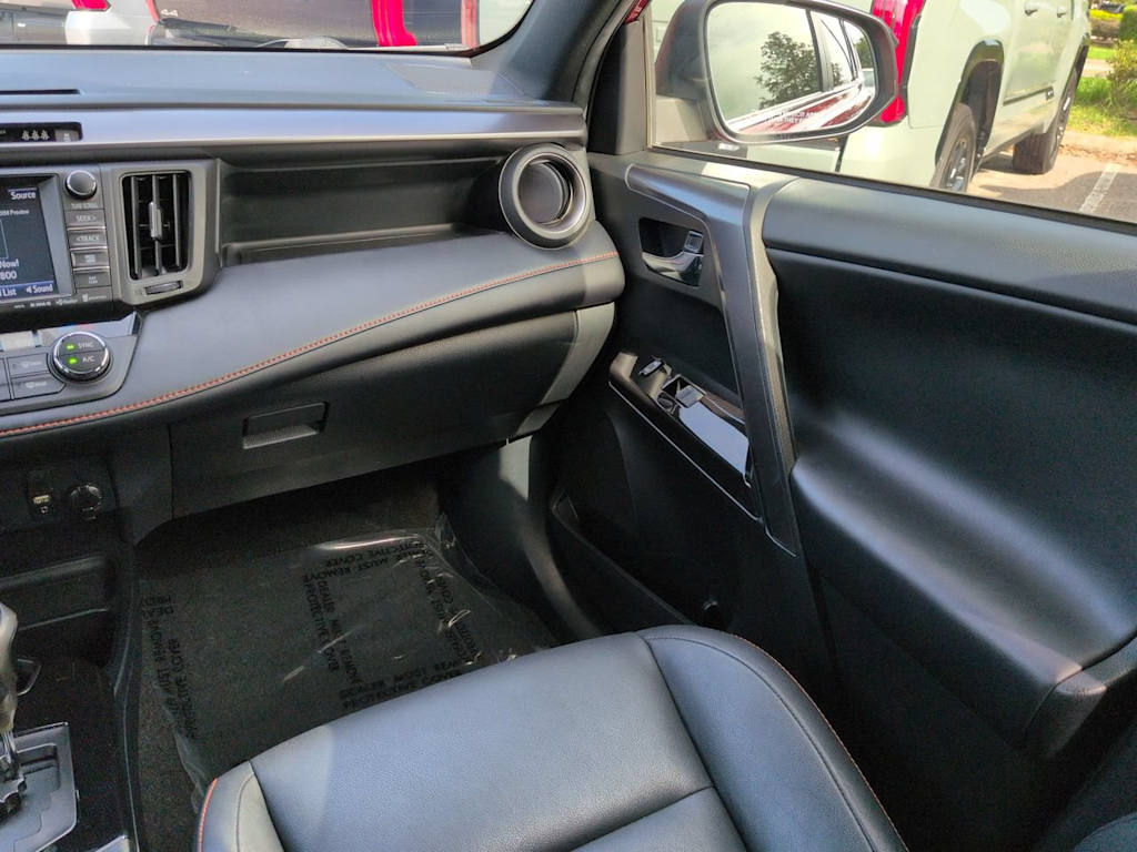 Thumbnail: 2018 Toyota RAV4 - 12