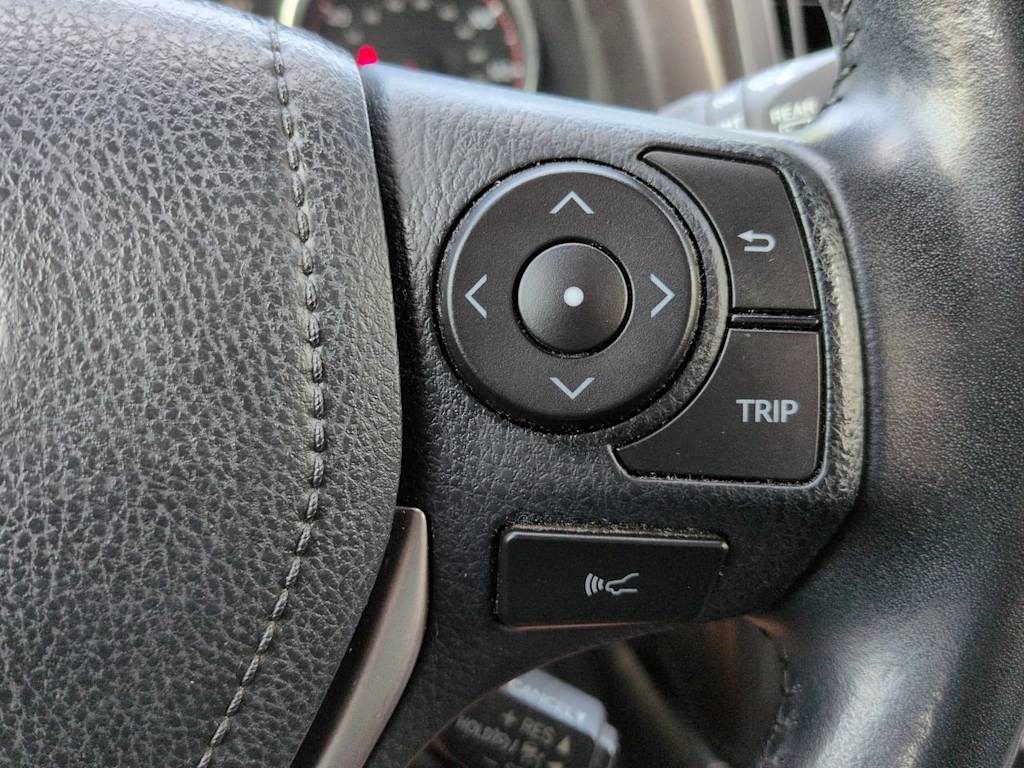 Thumbnail: 2018 Toyota RAV4 - 27