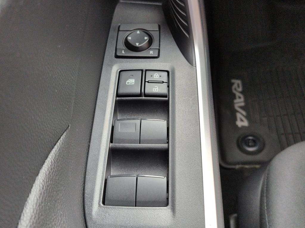 Thumbnail: 2020 Toyota RAV4 - 24