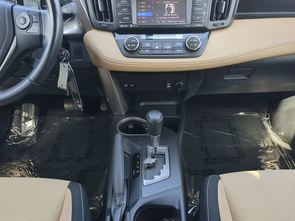 2016 Toyota RAV4 XLE 12