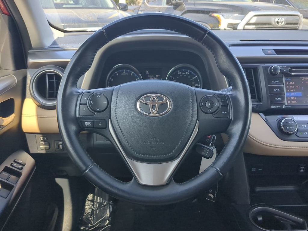 2016 Toyota RAV4 XLE 8