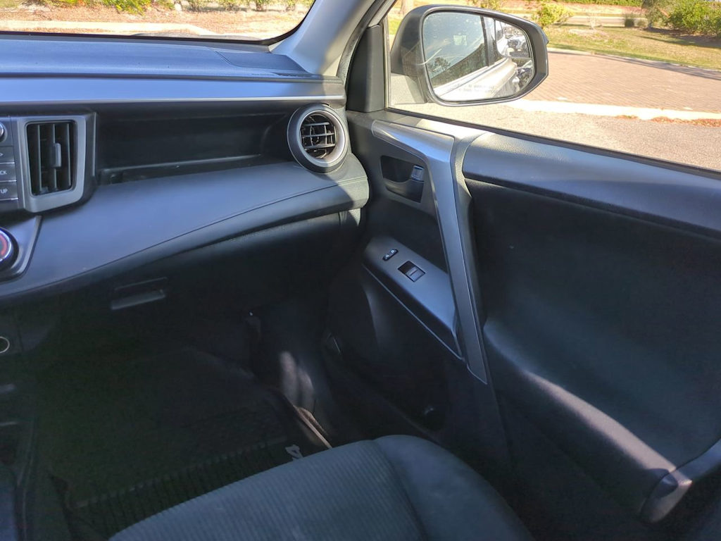 Thumbnail: 2018 Toyota RAV4 - 20