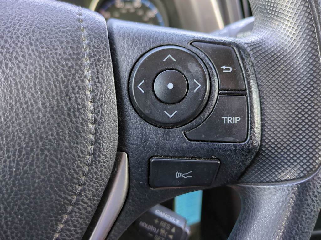 Thumbnail: 2018 Toyota RAV4 - 25