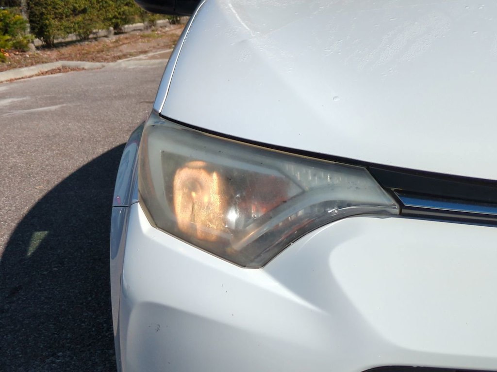 Thumbnail: 2018 Toyota RAV4 - 18