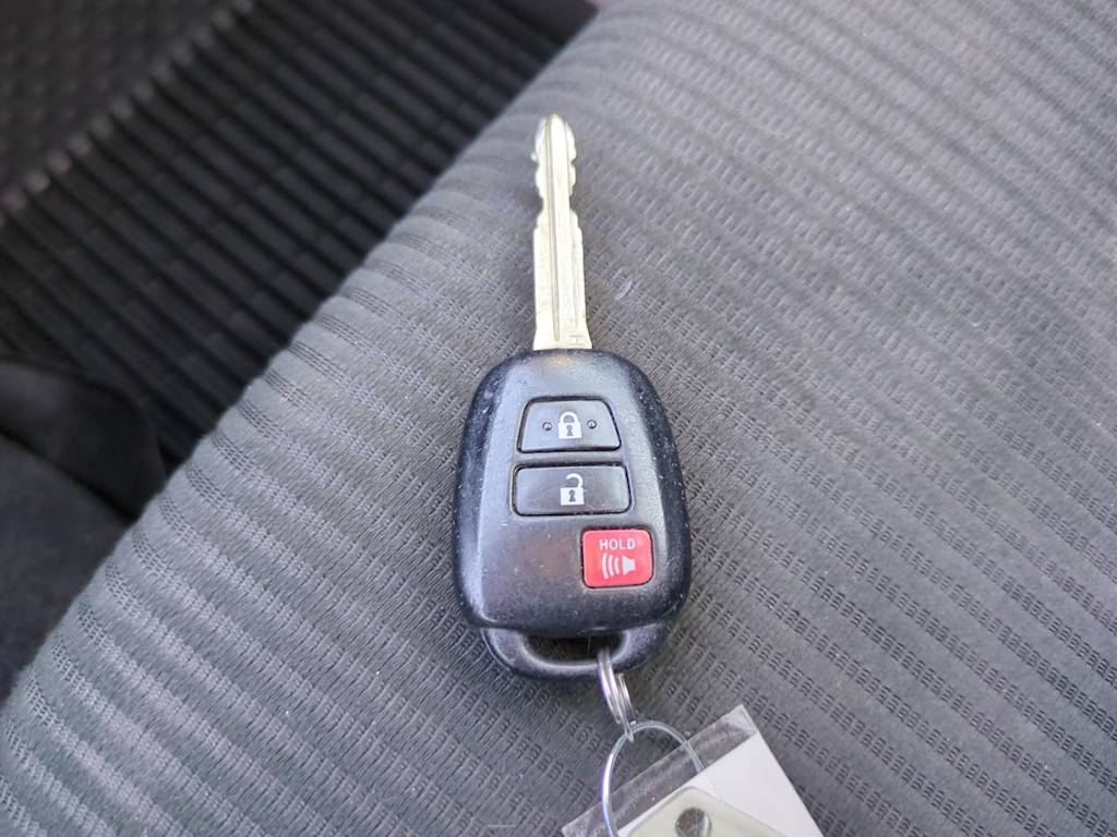 Thumbnail: 2018 Toyota RAV4 - 15