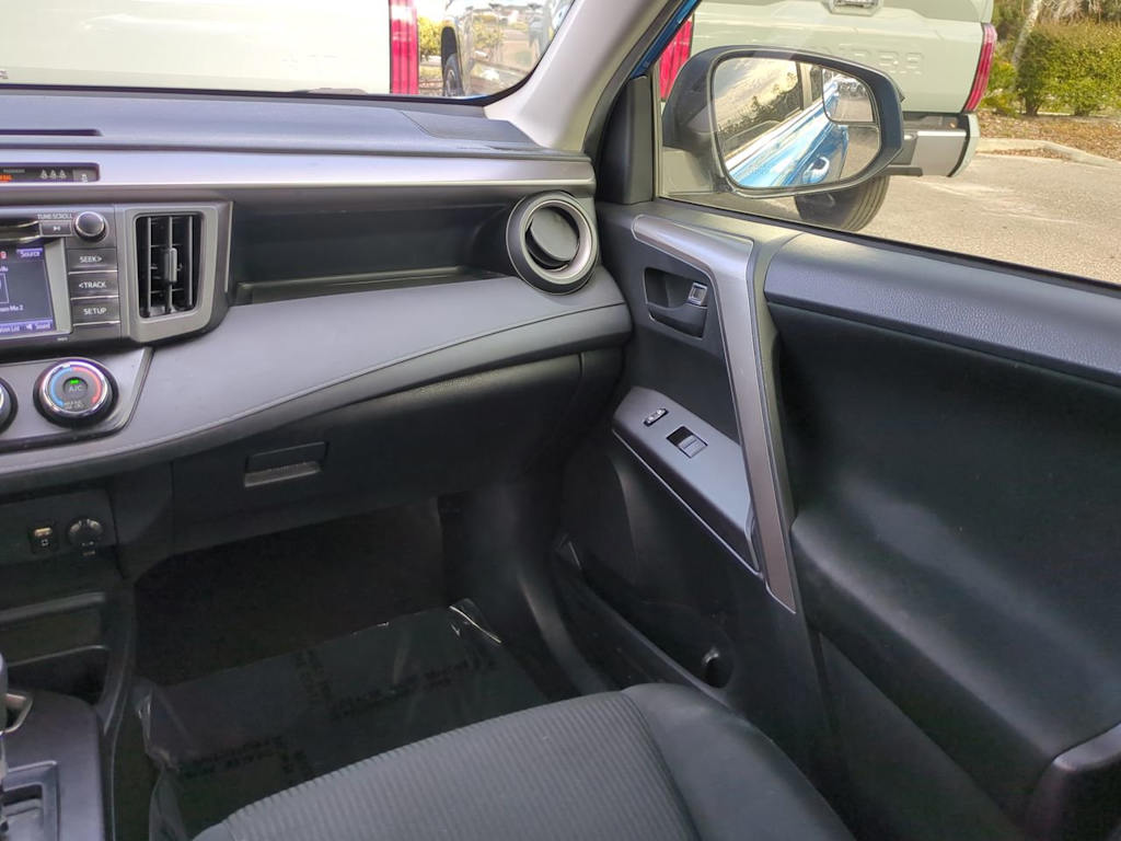 Thumbnail: 2018 Toyota RAV4 - 20