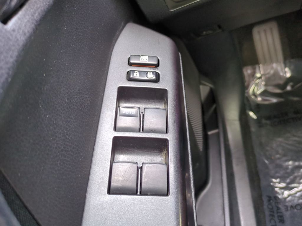 Thumbnail: 2018 Toyota RAV4 - 23