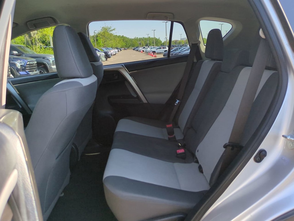 Thumbnail: 2014 Toyota RAV4 - 11
