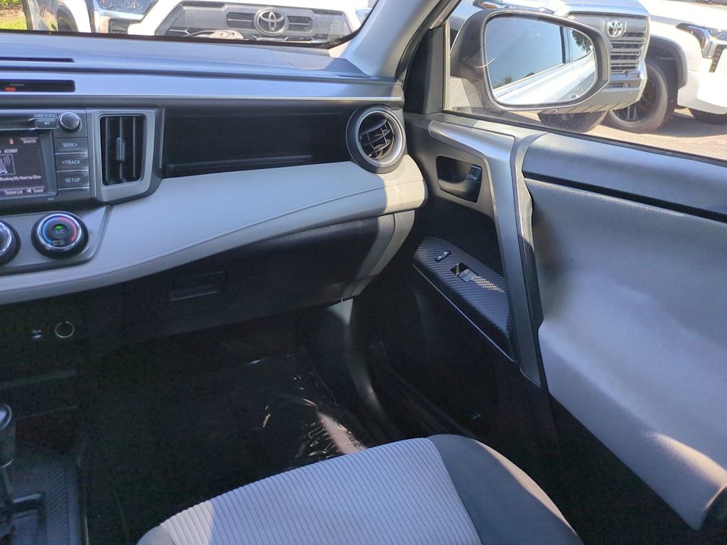 Thumbnail: 2014 Toyota RAV4 - 20