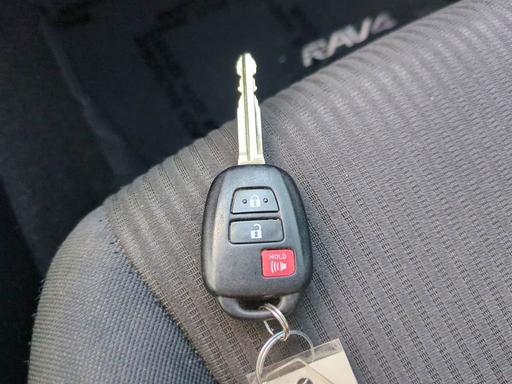 Thumbnail: 2016 Toyota RAV4 - 16