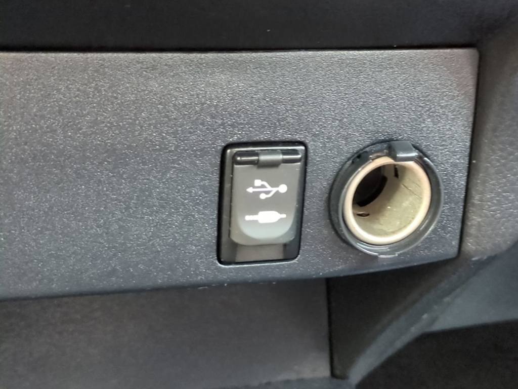 Thumbnail: 2016 Toyota RAV4 - 21