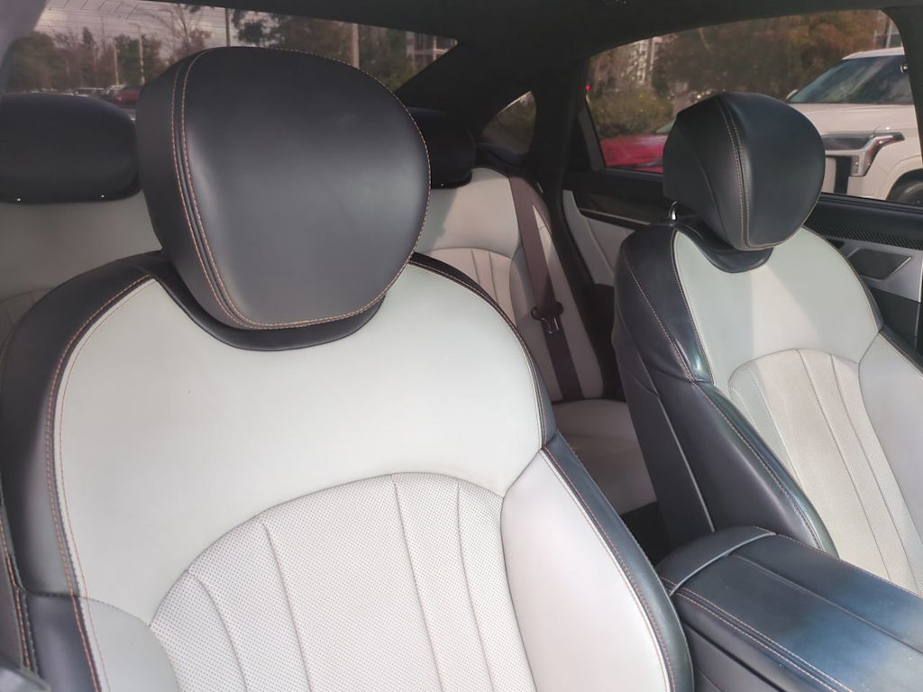 Thumbnail: 2018 Genesis G80 - 10