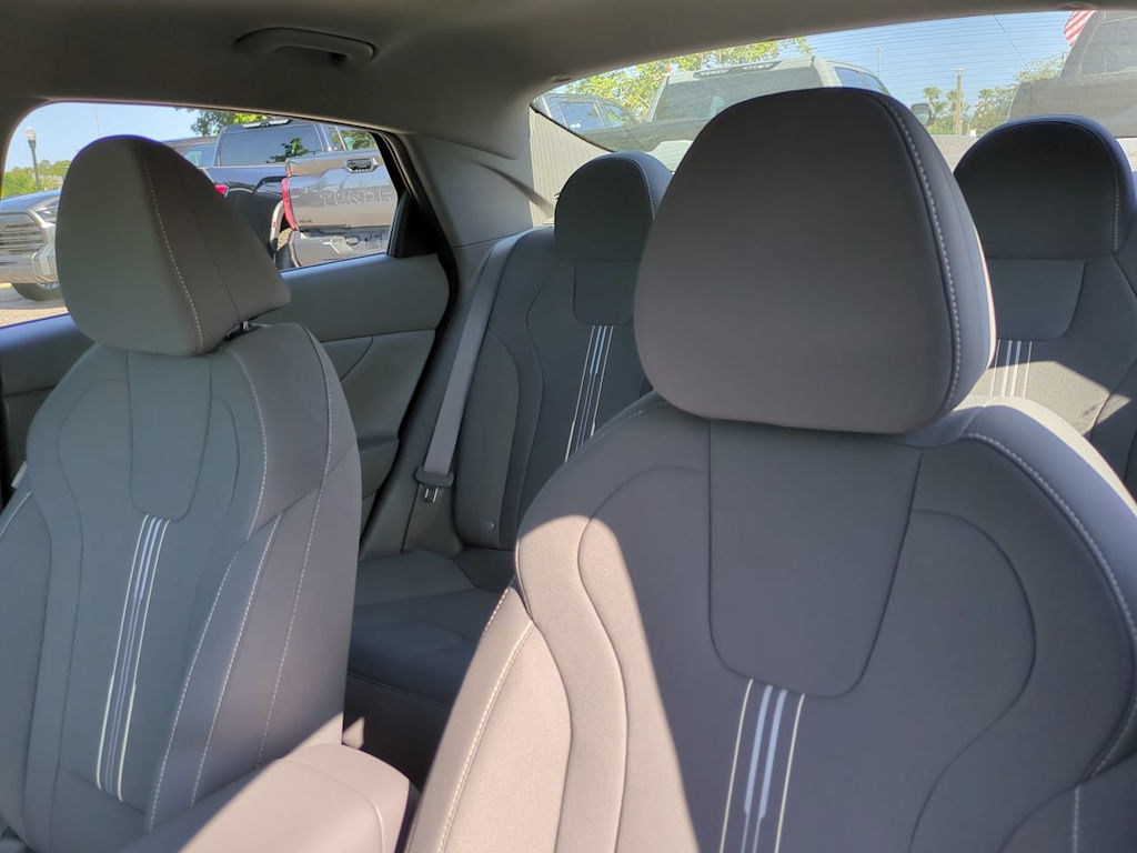 Thumbnail: 2022 Hyundai Elantra - 10