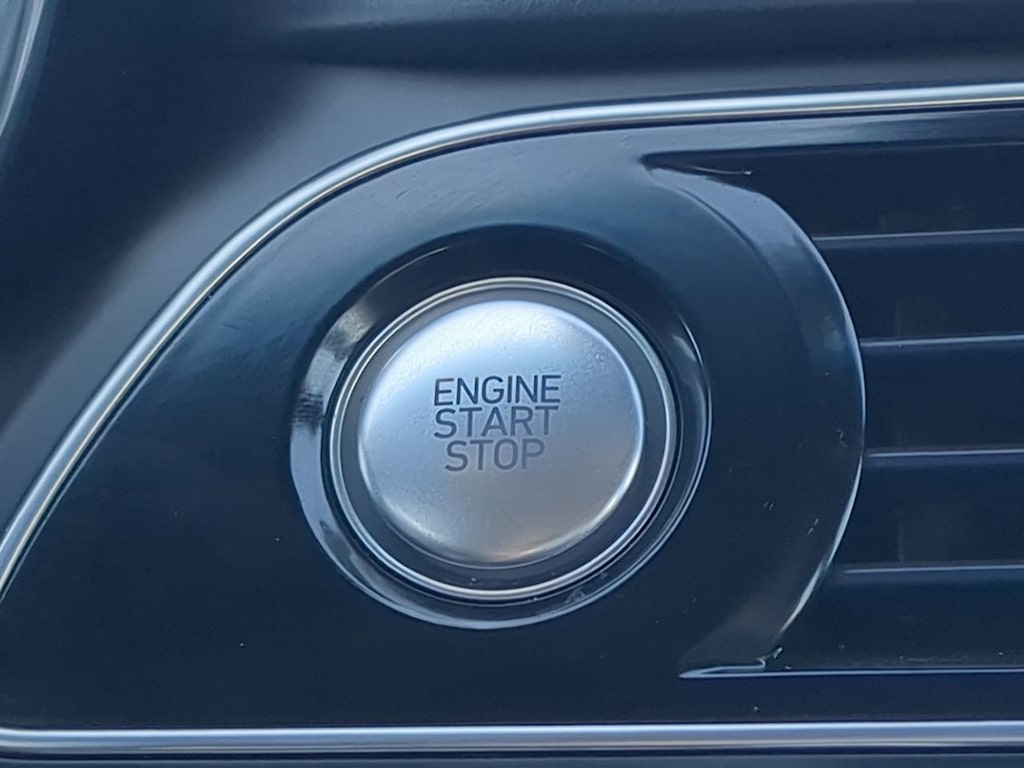 2023 Genesis G70 2.0T 27