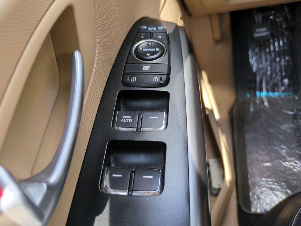 Thumbnail: 2017 Kia Sedona - 25