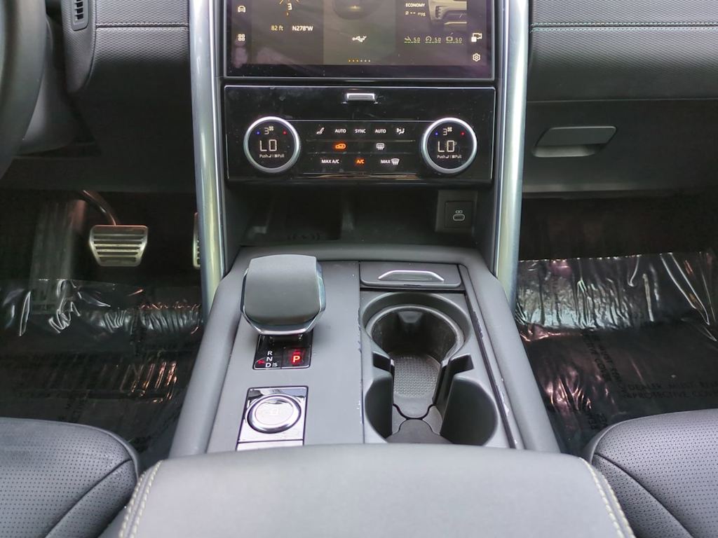 Thumbnail: 2021 Land Rover Discovery - 13